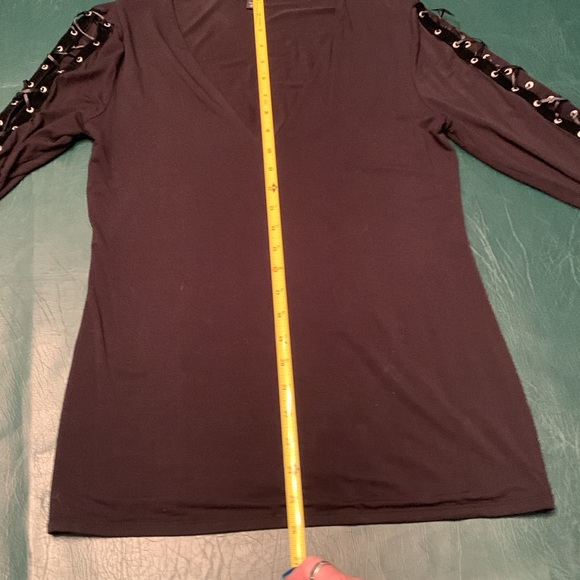 Express BLACK V-Neck stretchy Long Sleeve top with cute arm detail - Picture 4 of 8